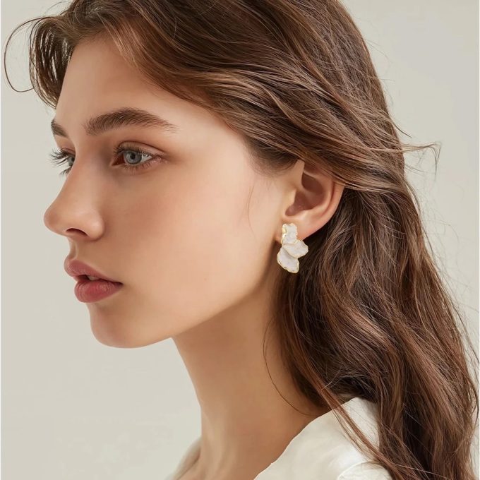 Metal Cream Eanmel Petal Post Earrings